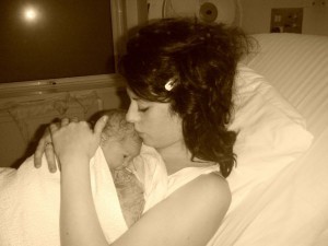 baby-birth-born-kiss-love-Favim.com-180450